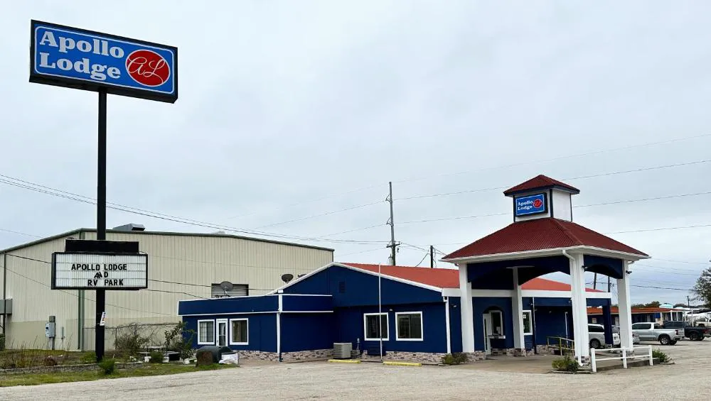 Apollo Lodge and RV Park hotel hero