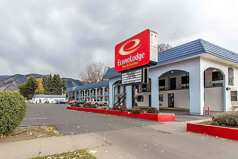 Econo Lodge Inn & Suites Logan hotel hero