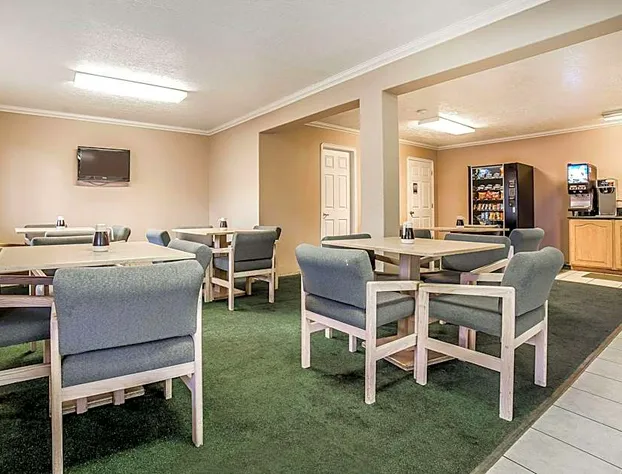 Econo Lodge Inn & Suites Logan hotel detail image 4