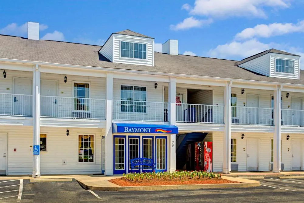 Baymont by Wyndham Smithfield hotel hero