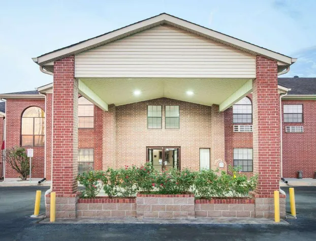 Super 8 by Wyndham White Hall hotel detail image 2