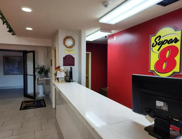 Super 8 by Wyndham White Hall hotel detail image 4