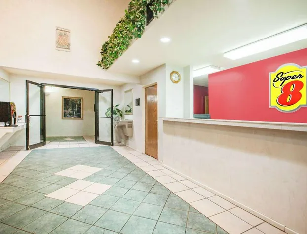 Super 8 by Wyndham White Hall hotel detail image 3