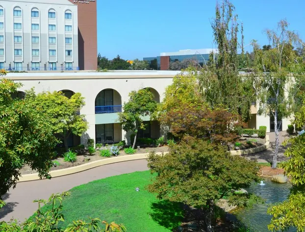 Doubletree by Hilton Newark - Fremont hotel detail image 1