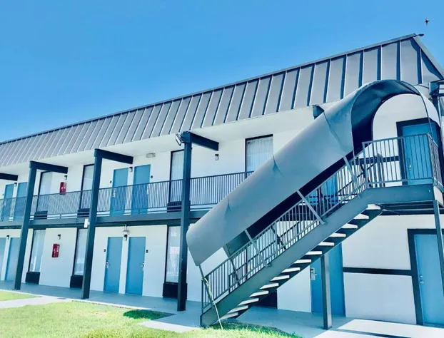 Days Inn by Wyndham Burleson Ft. Worth hotel detail image 1