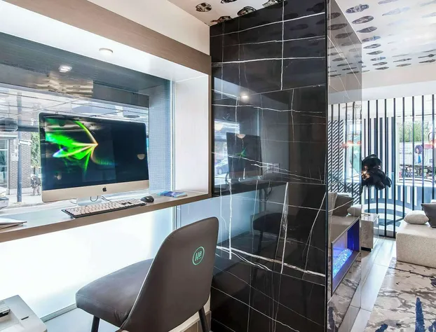 Hotel Belmont Vancouver - MGallery Collection hotel detail image 1