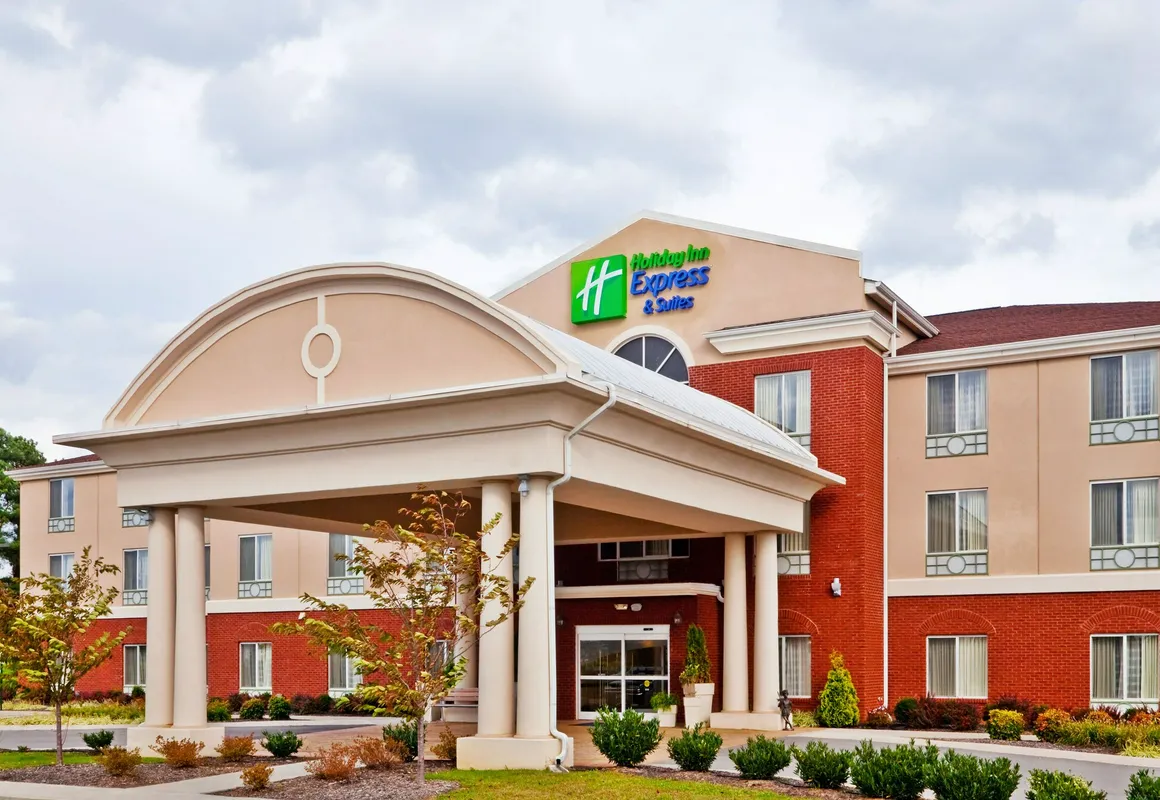 Holiday Inn Express & Suites Dickson by IHG hotel hero