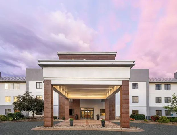 La Quinta Inn & Suites by Wyndham Kokomo hotel detail image 1