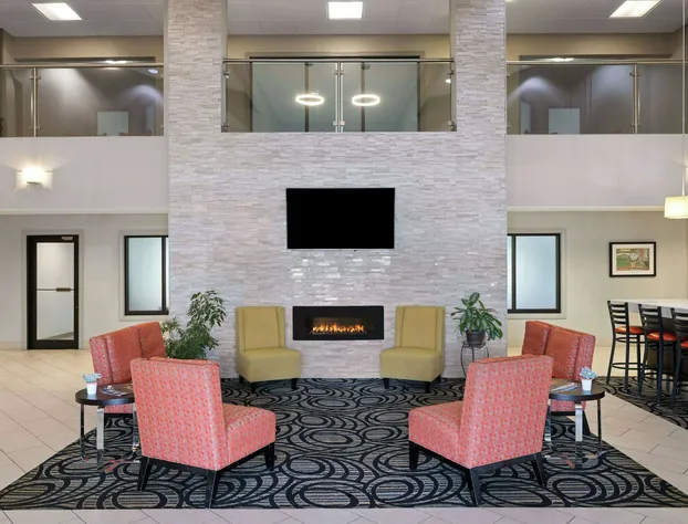 La Quinta Inn & Suites by Wyndham Kokomo hotel detail image 2