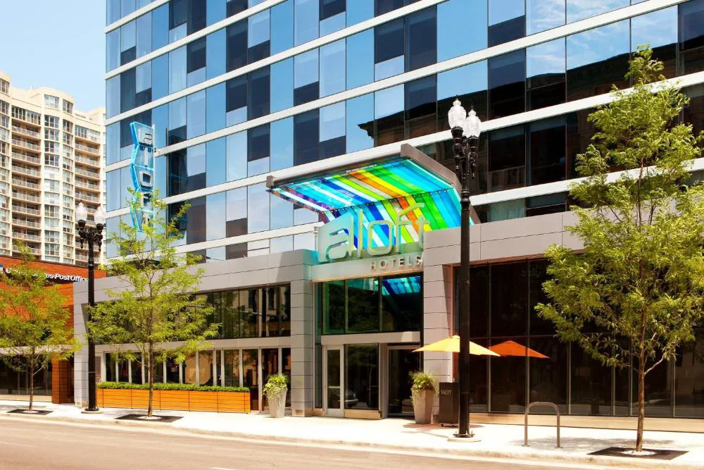 Aloft Chicago Downtown River North hotel hero