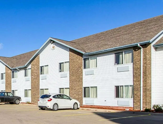 Econo Lodge Inn & Suites Pekin - Peoria Area hotel detail image 2