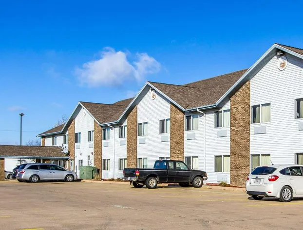 Econo Lodge Inn & Suites Pekin - Peoria Area hotel detail image 3