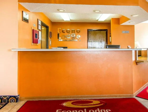 Econo Lodge Inn & Suites Pekin - Peoria Area hotel detail image 4