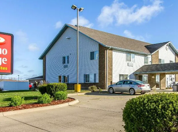 Econo Lodge Inn & Suites Pekin - Peoria Area hotel detail image 2