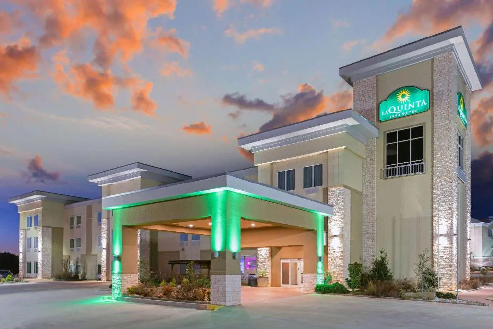 La Quinta Inn & Suites by Wyndham Guthrie hotel hero