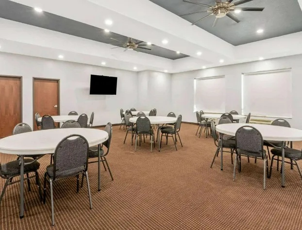 La Quinta Inn & Suites by Wyndham Guthrie hotel detail image 2