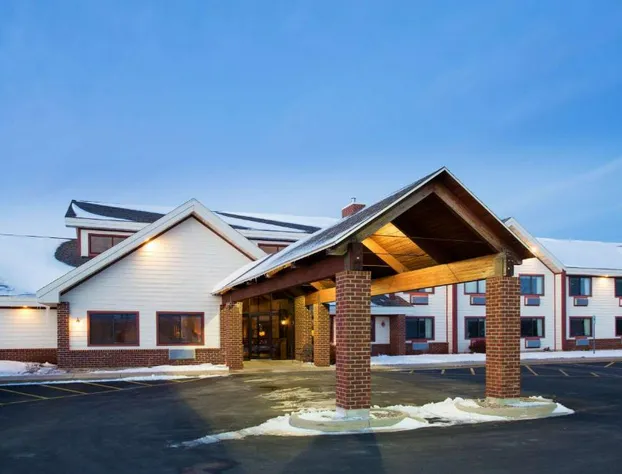 AmericInn by Wyndham New London hotel detail image 1