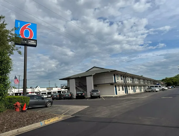 Motel 6 Farmington Hills, MI - Northwest - Farmington Hills hotel detail image 1