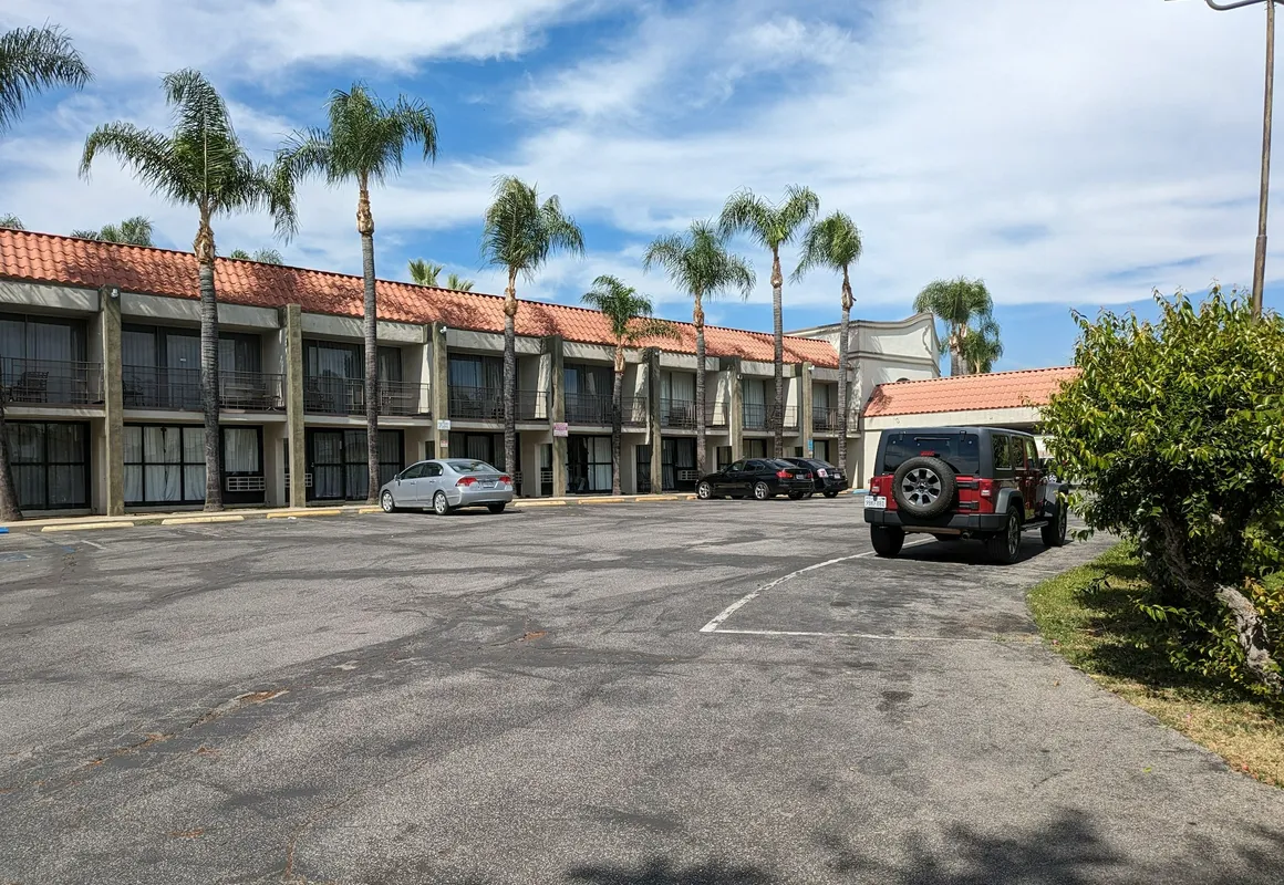 Valley Inn hotel hero