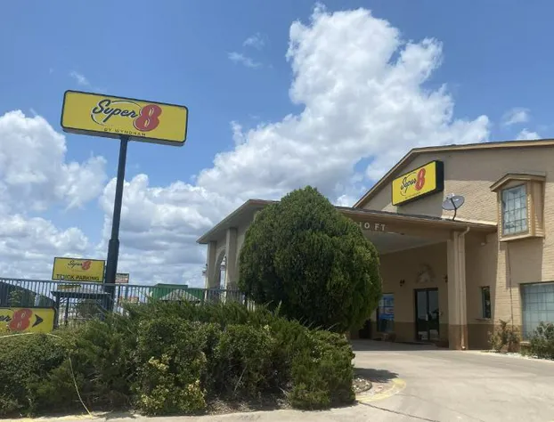 Super 8 by Wyndham Decatur Texas hotel detail image 1