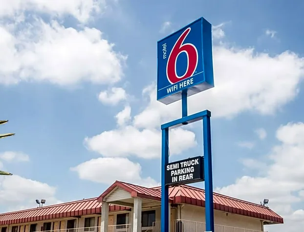 Motel 6 Mesquite, TX - Rodeo - Convention Ctr hotel detail image 1