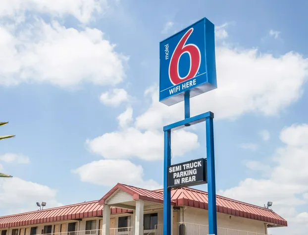 Motel 6 Mesquite, TX - Rodeo - Convention Ctr hotel detail image 1