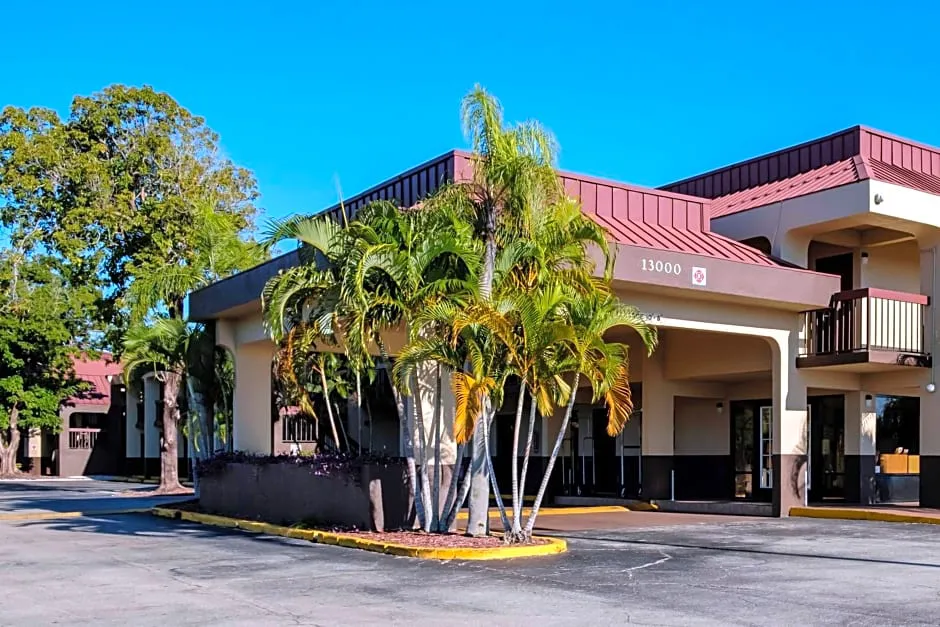 Red Roof Inn Ft. Myers hotel hero