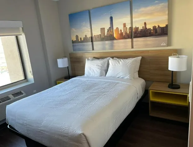 Days Inn & Suites by Wyndham Jamaica JFK Airport hotel detail image 3