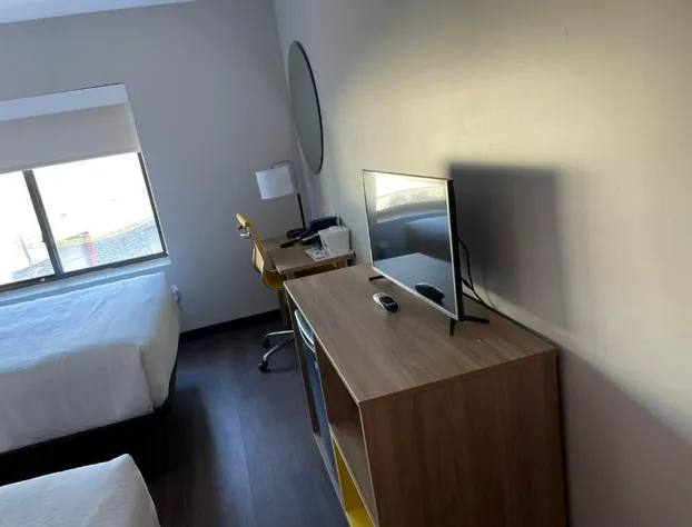 Days Inn & Suites by Wyndham Jamaica JFK Airport hotel detail image 4