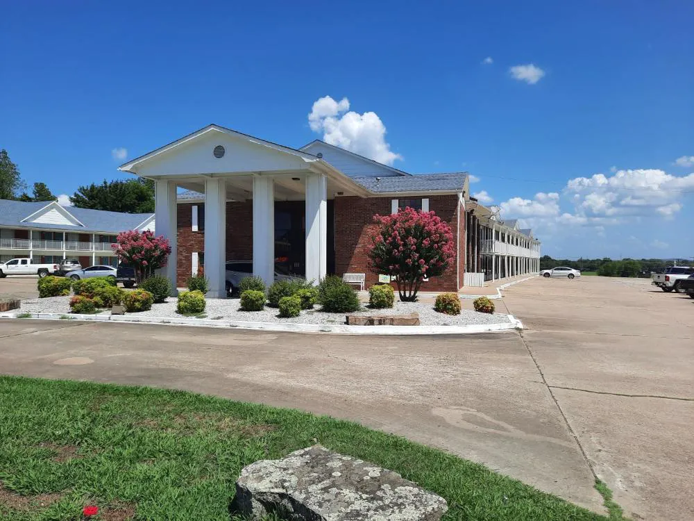 Blue Ribbon Inn and Suites hotel hero