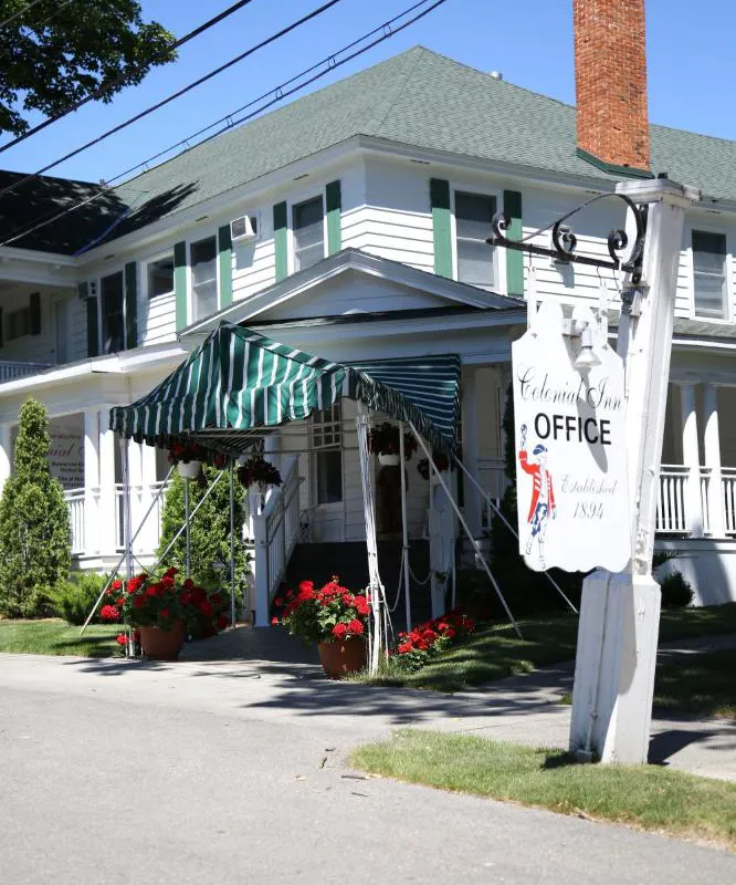 Colonial Inn in Harbor Springs hotel hero