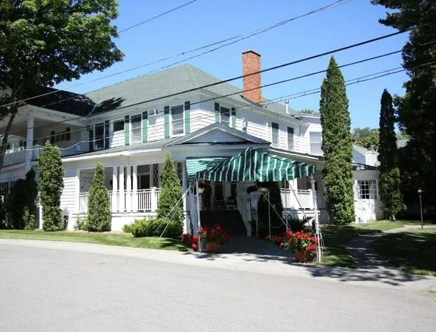 Colonial Inn in Harbor Springs hotel detail image 1