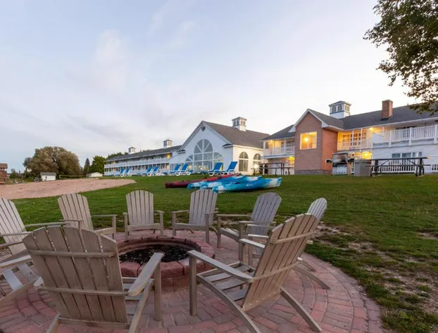 Baymont by Wyndham St. Ignace Lakefront hotel detail image 3