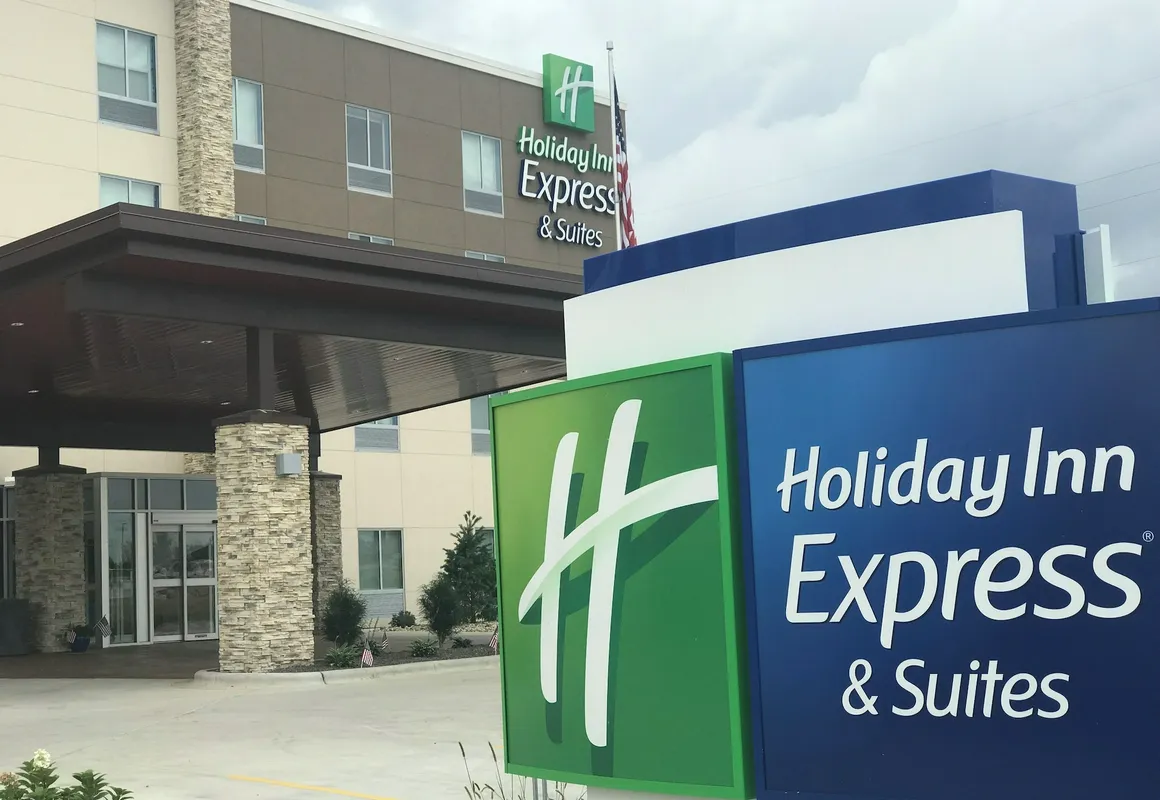 Holiday Inn Express & Suites Hannibal - Medical Center by IHG hotel hero