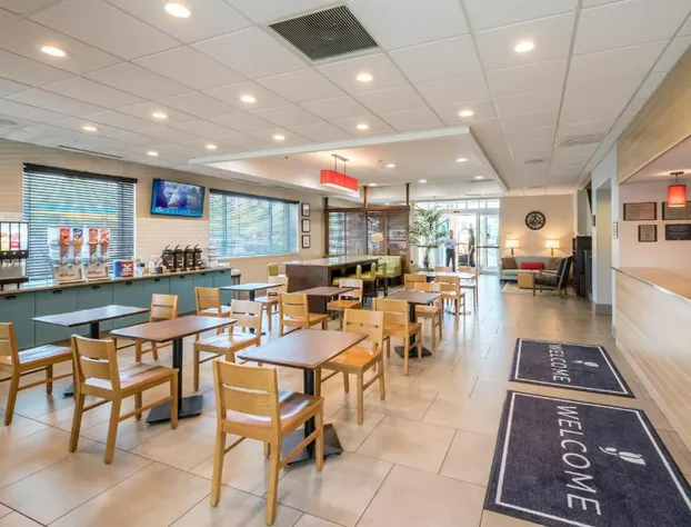 Country Inn & Suites by Radisson, Rochester-Pittsford/Brighton, NY hotel detail image 4