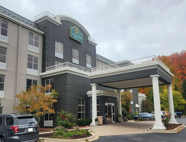 La Quinta Inn & Suites by Wyndham Milwaukee SW New Berlin hotel detail image 4