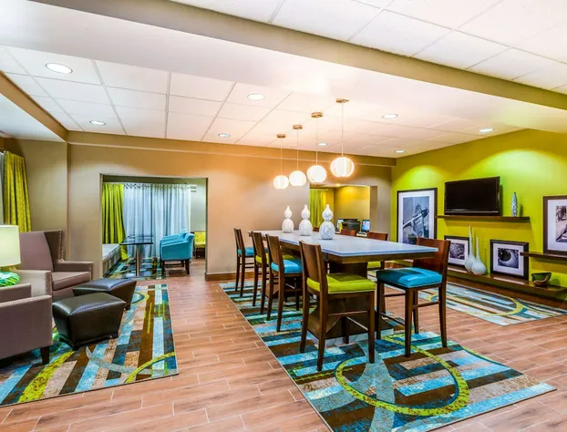 Hampton Inn Huntsville-Arsenal/South Pkway hotel detail image 1