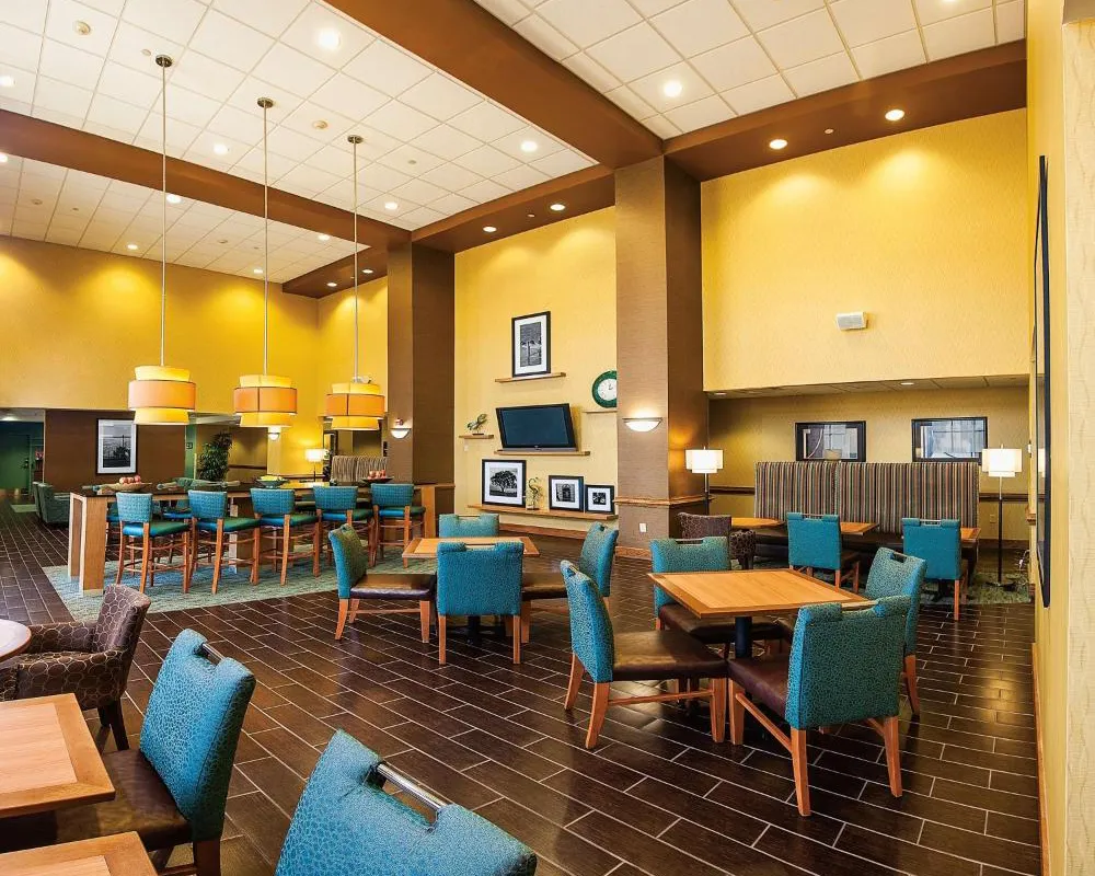 Hampton Inn & Suites Chesapeake-Square Mall hotel hero