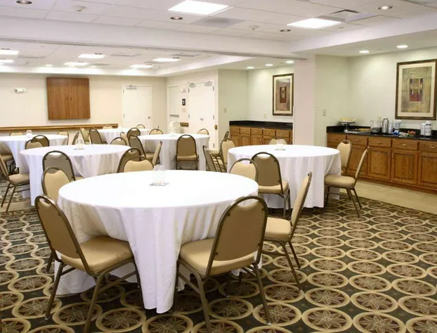 Hampton Inn & Suites Chesapeake-Square Mall hotel detail image 2