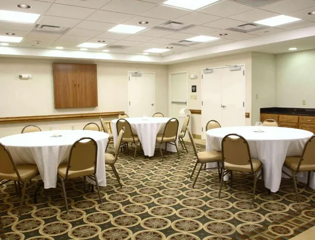 Hampton Inn & Suites Chesapeake-Square Mall hotel detail image 3