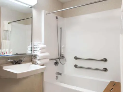 Baymont by Wyndham Columbus/Rickenbacker hotel detail image 4