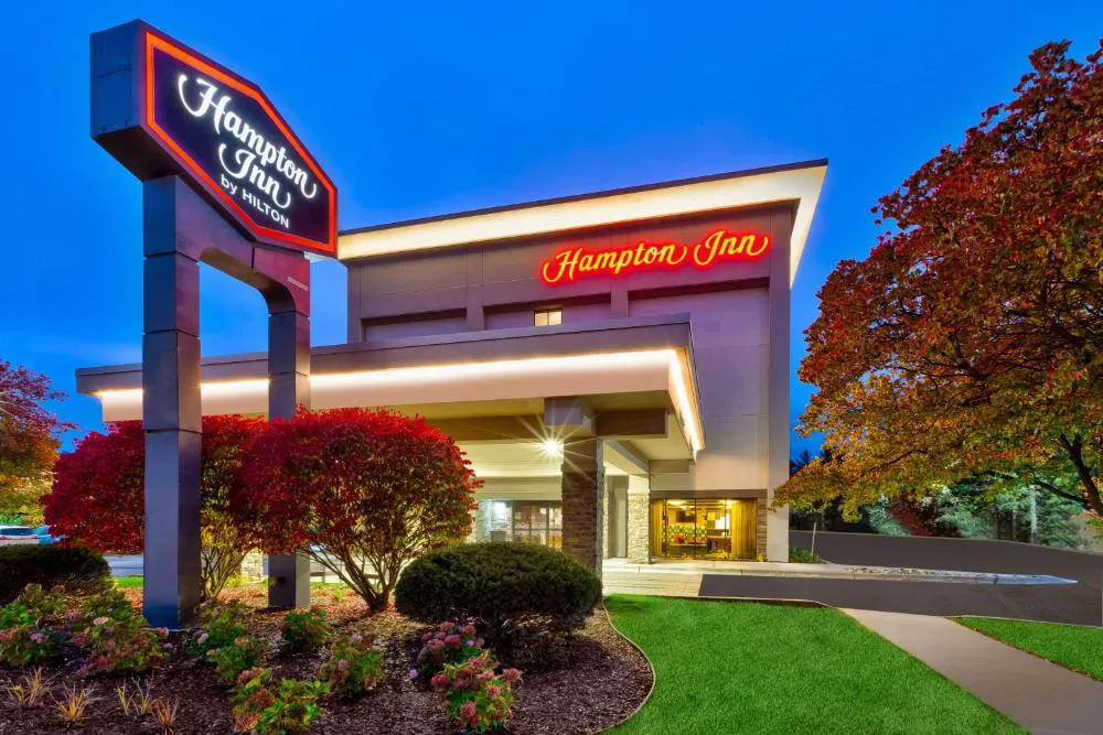 Hampton Inn Traverse City hotel hero
