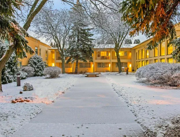 La Quinta Inn & Suites by Wyndham Appleton College Avenue hotel detail image 1