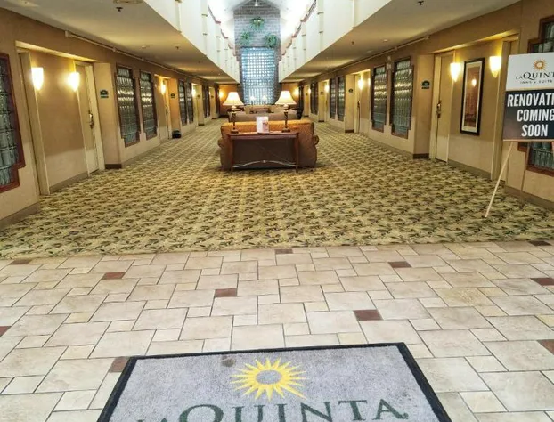 La Quinta Inn & Suites by Wyndham Appleton College Avenue hotel detail image 4