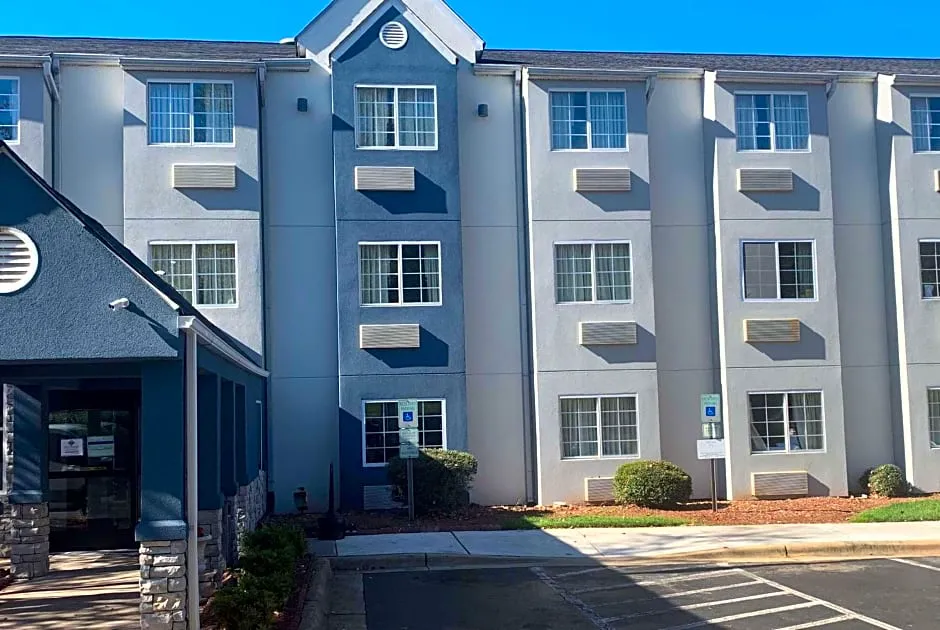 Microtel Inn by Wyndham Charlotte Airport hotel hero