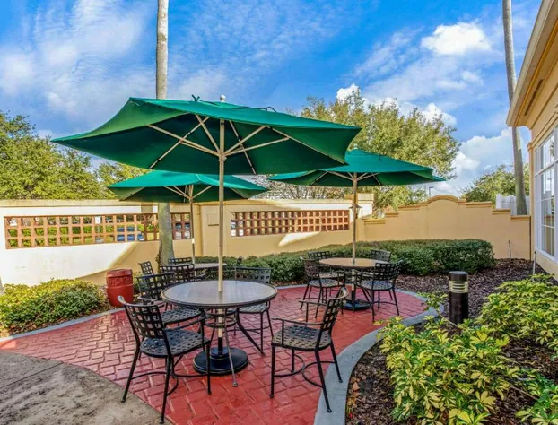 La Quinta Inn & Suites by Wyndham Orlando Airport hotel detail image 1