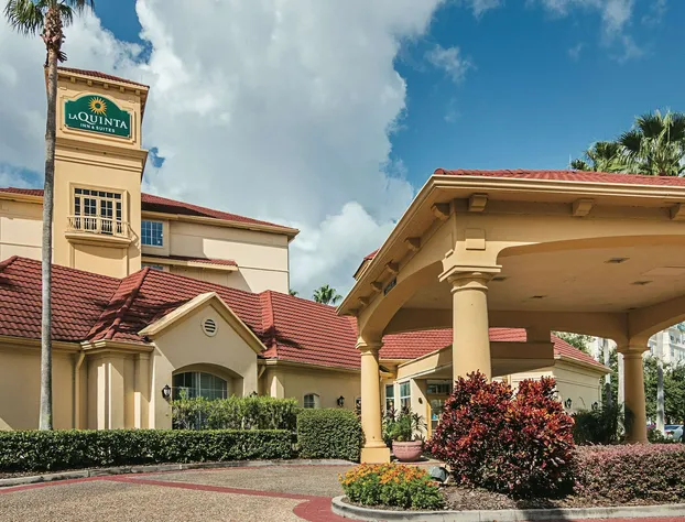 La Quinta Inn & Suites by Wyndham Orlando Airport hotel detail image 1
