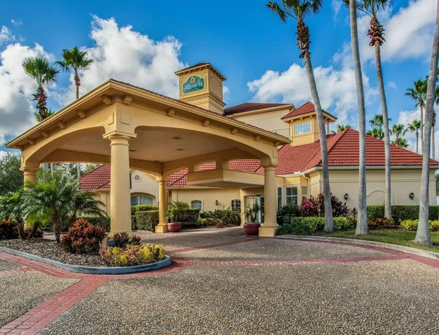 La Quinta Inn & Suites by Wyndham Orlando Airport hotel detail image 3