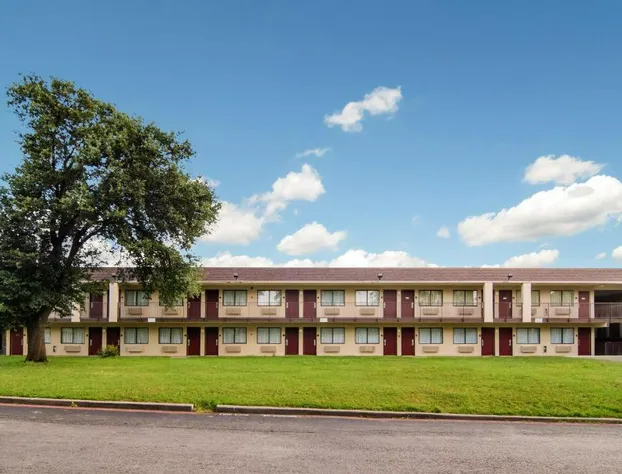 Red Roof Inn Fort Worth South hotel detail image 2