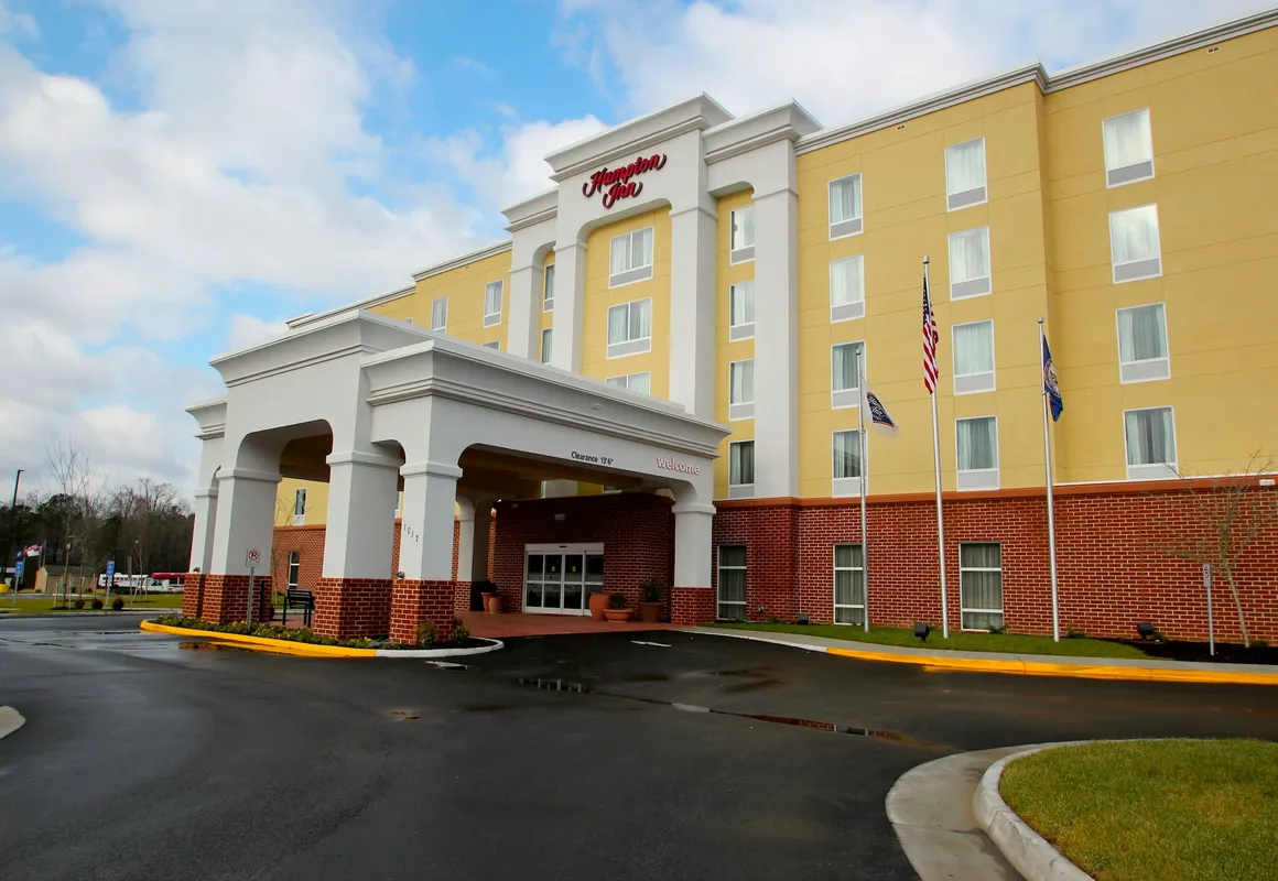 Hampton Inn Suffolk hotel hero